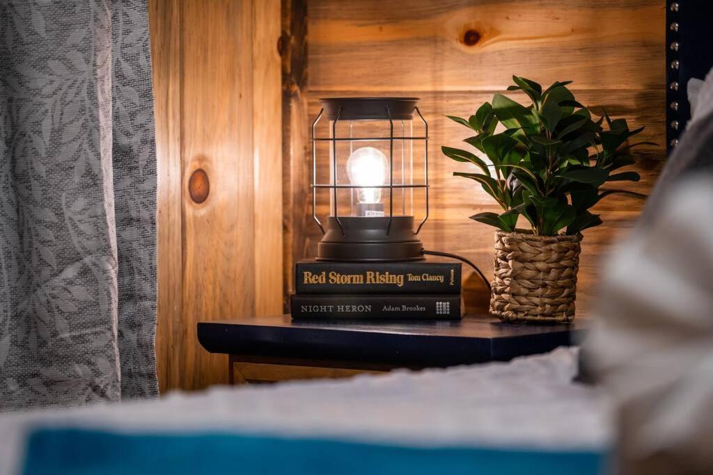 King Suite! Hot Tub, Arcade Games, L2 Ev, Fire Pit, Kids Playset, Ping Pong, Dog Friendly Broken Bow Exterior photo