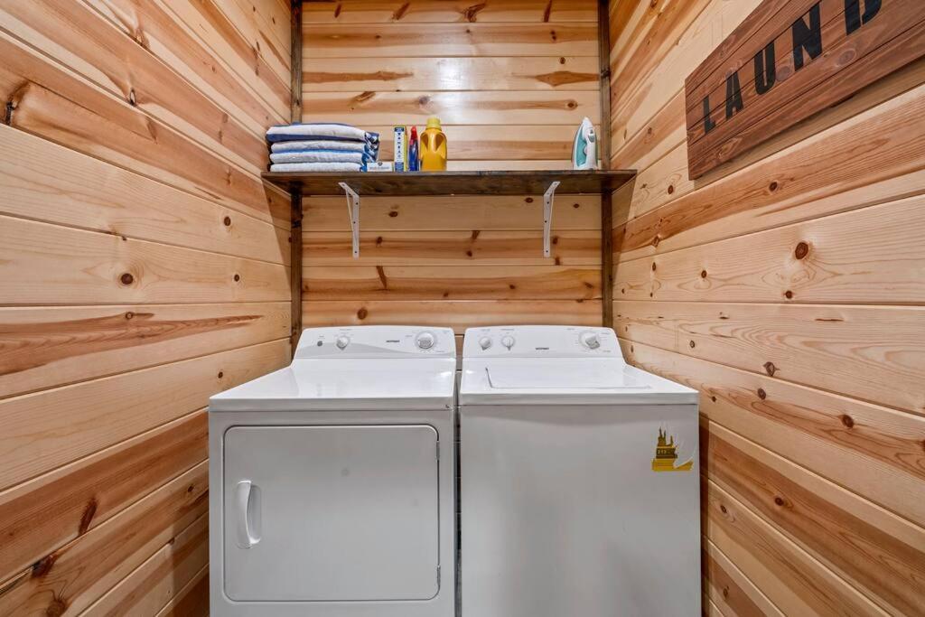King Suite! Hot Tub, Arcade Games, L2 Ev, Fire Pit, Kids Playset, Ping Pong, Dog Friendly Broken Bow Exterior photo