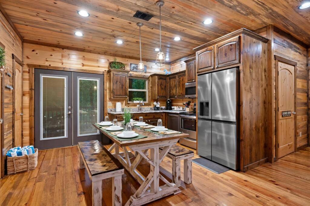 King Suite! Hot Tub, Arcade Games, L2 Ev, Fire Pit, Kids Playset, Ping Pong, Dog Friendly Broken Bow Exterior photo