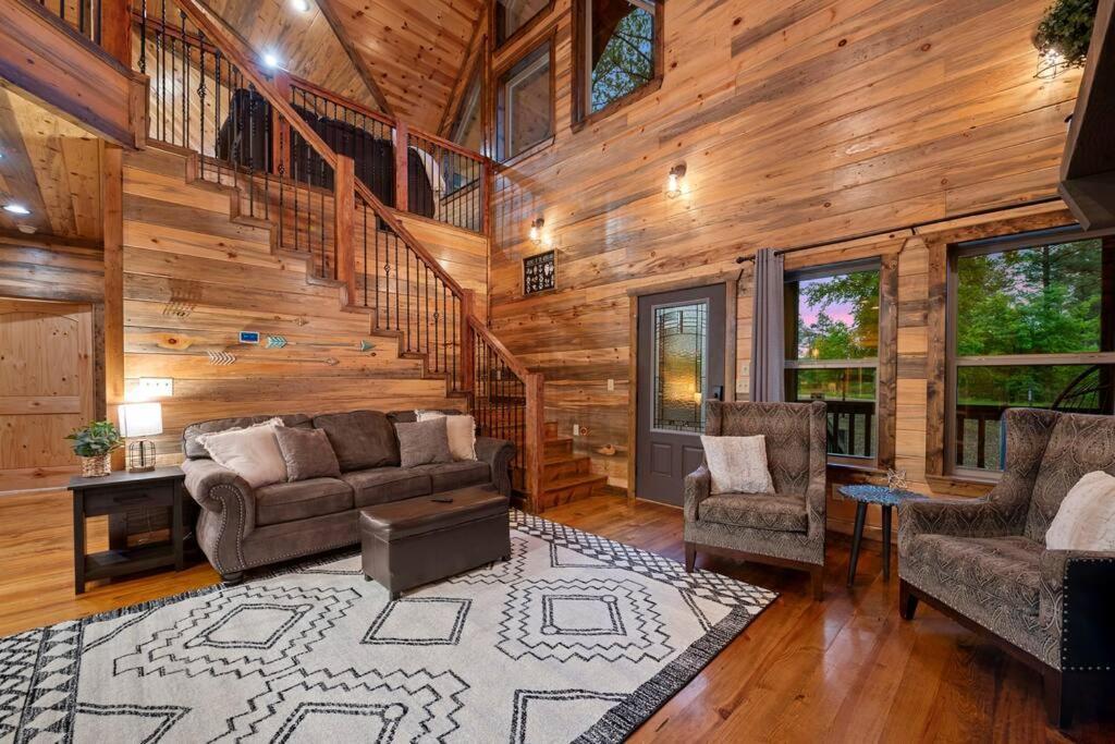 King Suite! Hot Tub, Arcade Games, L2 Ev, Fire Pit, Kids Playset, Ping Pong, Dog Friendly Broken Bow Exterior photo