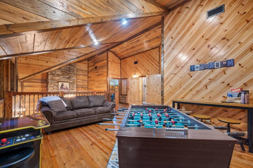 King Suite! Hot Tub, Arcade Games, L2 Ev, Fire Pit, Kids Playset, Ping Pong, Dog Friendly Broken Bow Exterior photo
