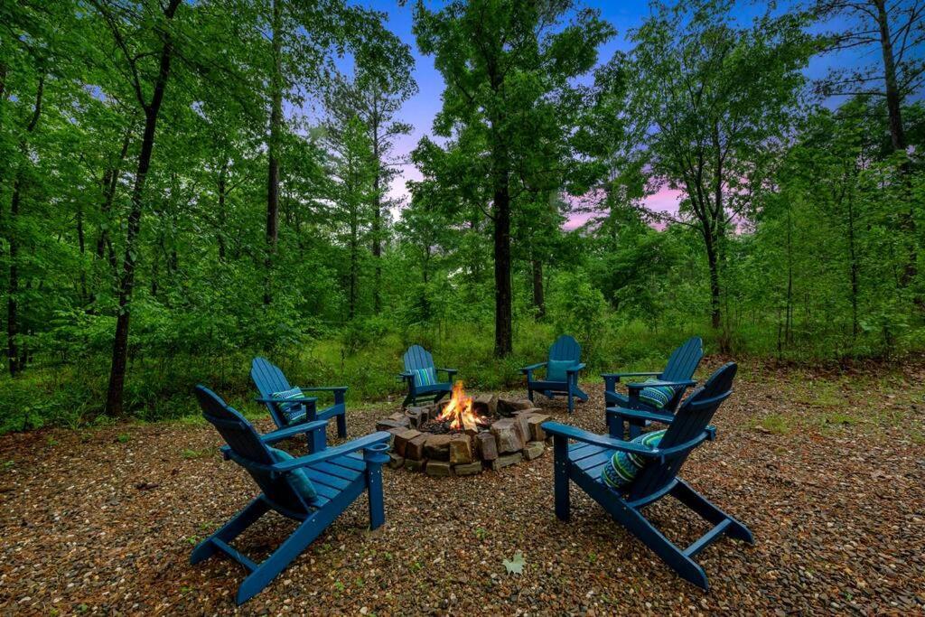 King Suite! Hot Tub, Arcade Games, L2 Ev, Fire Pit, Kids Playset, Ping Pong, Dog Friendly Broken Bow Exterior photo