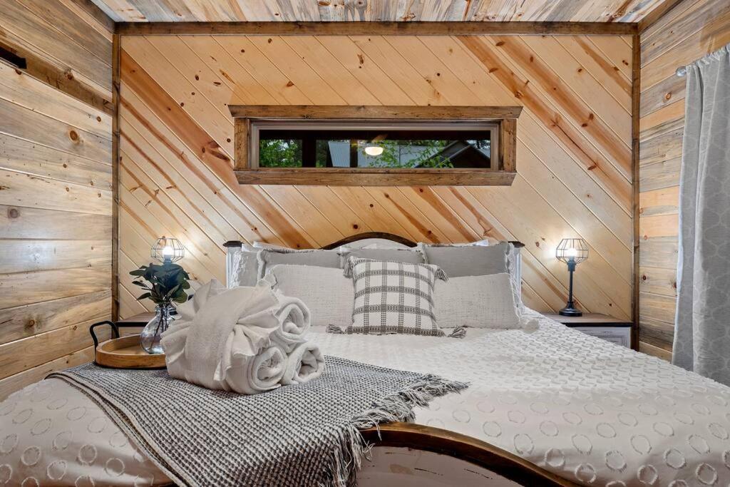 King Suite! Hot Tub, Arcade Games, L2 Ev, Fire Pit, Kids Playset, Ping Pong, Dog Friendly Broken Bow Exterior photo