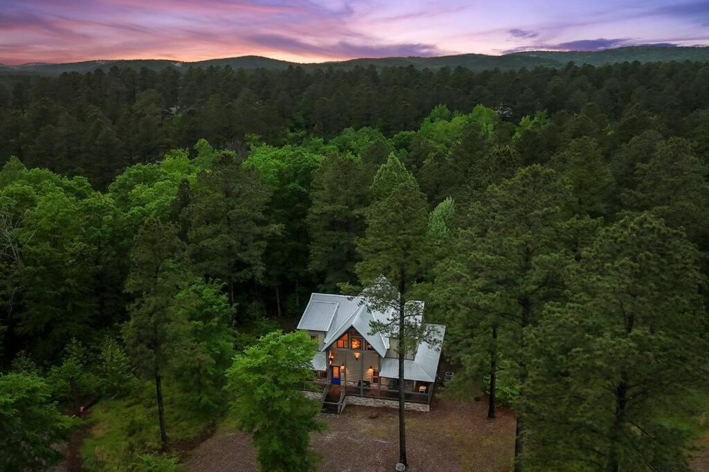 King Suite! Hot Tub, Arcade Games, L2 Ev, Fire Pit, Kids Playset, Ping Pong, Dog Friendly Broken Bow Exterior photo