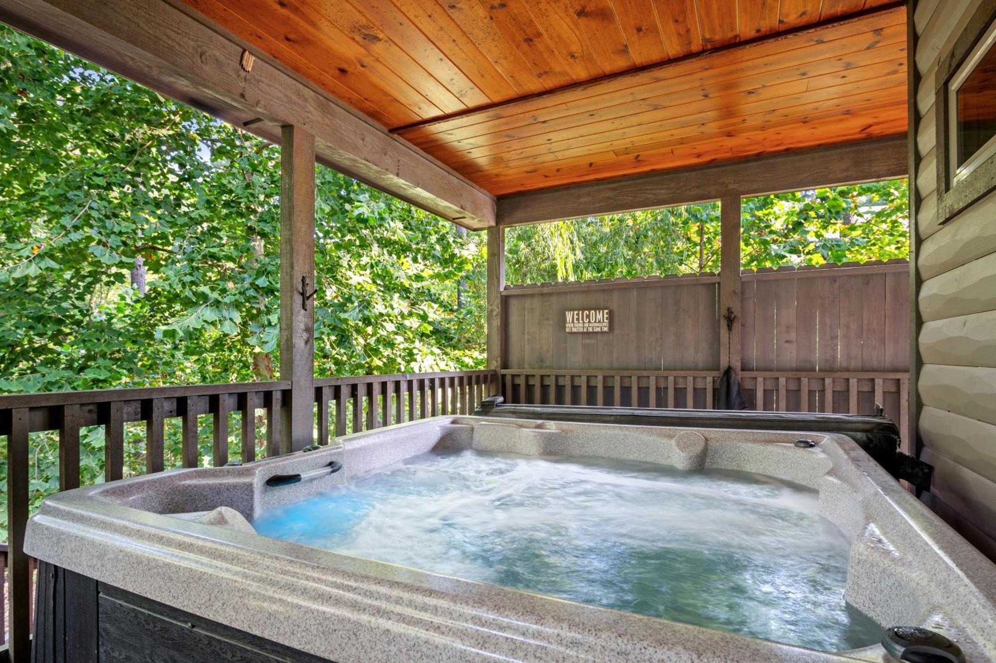 King Suite! Hot Tub, Arcade Games, L2 Ev, Fire Pit, Kids Playset, Ping Pong, Dog Friendly Broken Bow Exterior photo