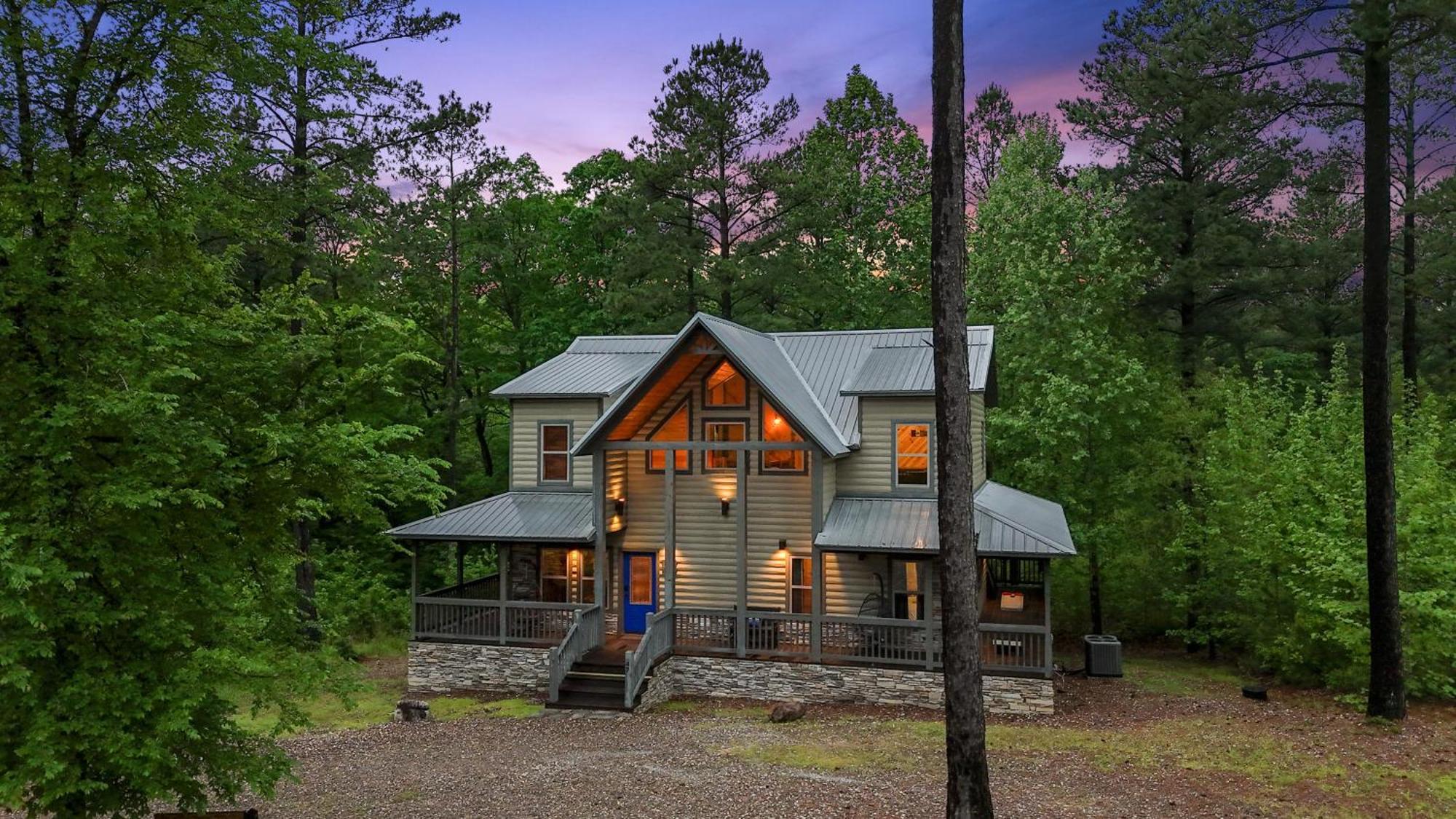 King Suite! Hot Tub, Arcade Games, L2 Ev, Fire Pit, Kids Playset, Ping Pong, Dog Friendly Broken Bow Exterior photo